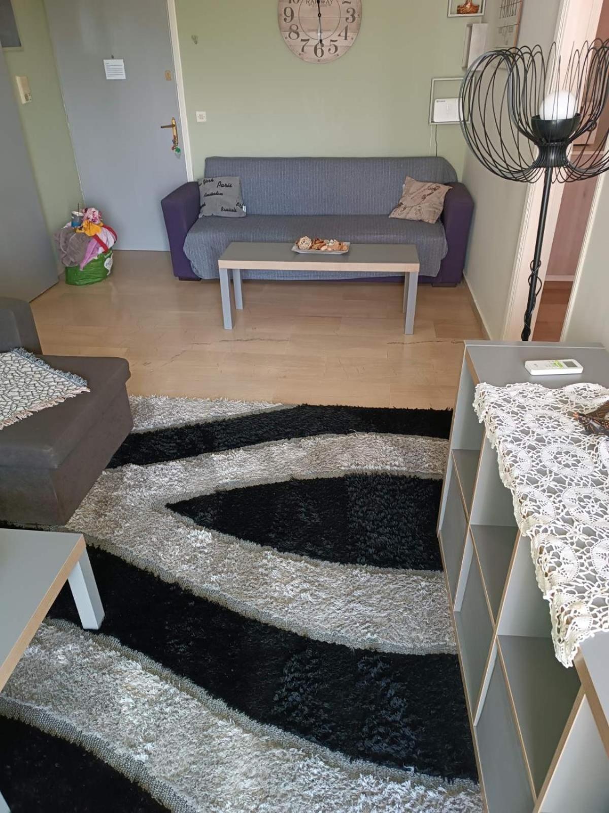 לוטראקי Comfortable Beachfront Apartment מראה חיצוני תמונה