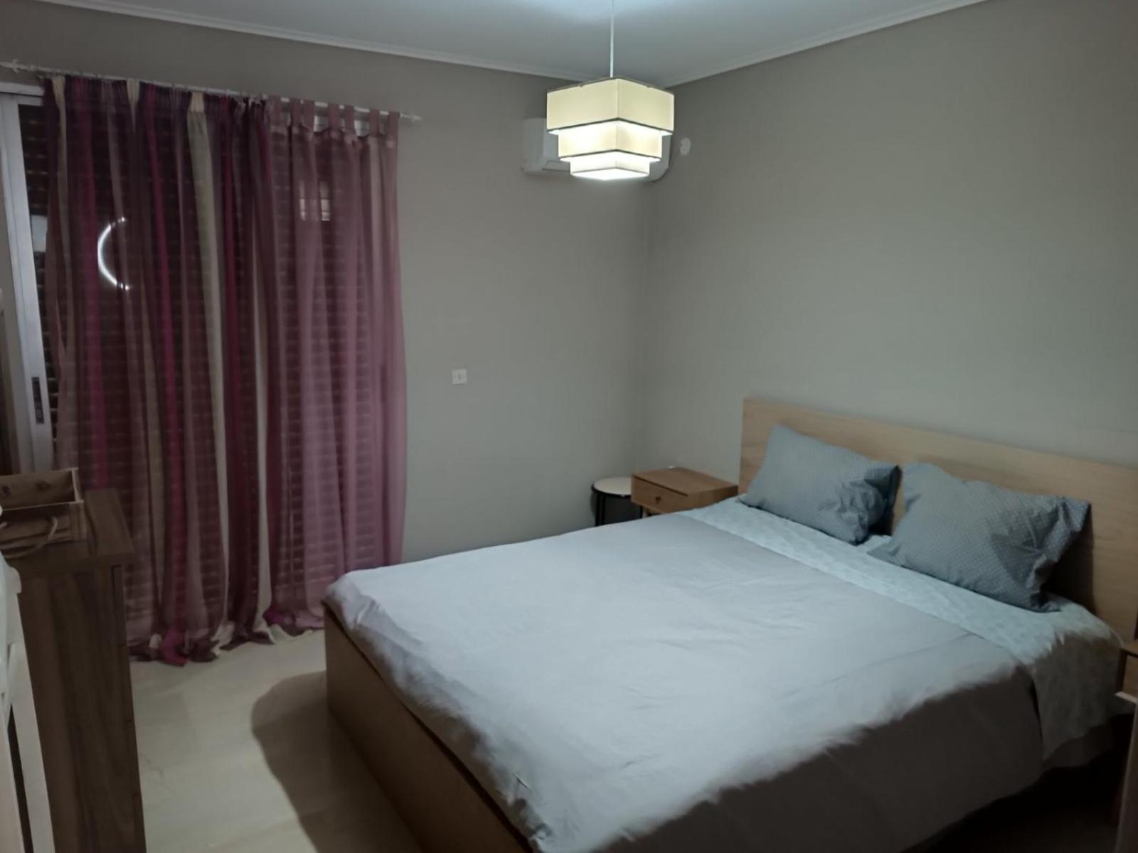 לוטראקי Comfortable Beachfront Apartment מראה חיצוני תמונה