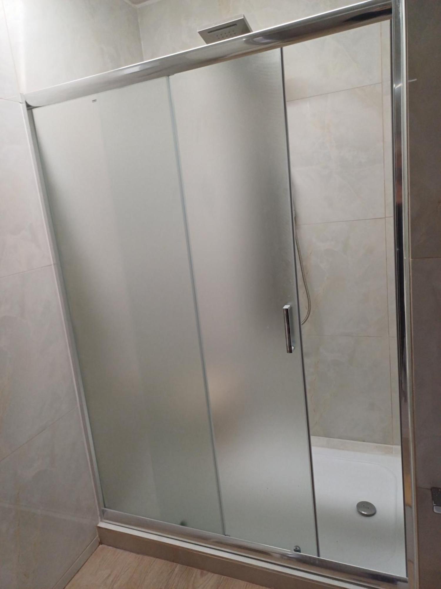 לוטראקי Comfortable Beachfront Apartment מראה חיצוני תמונה