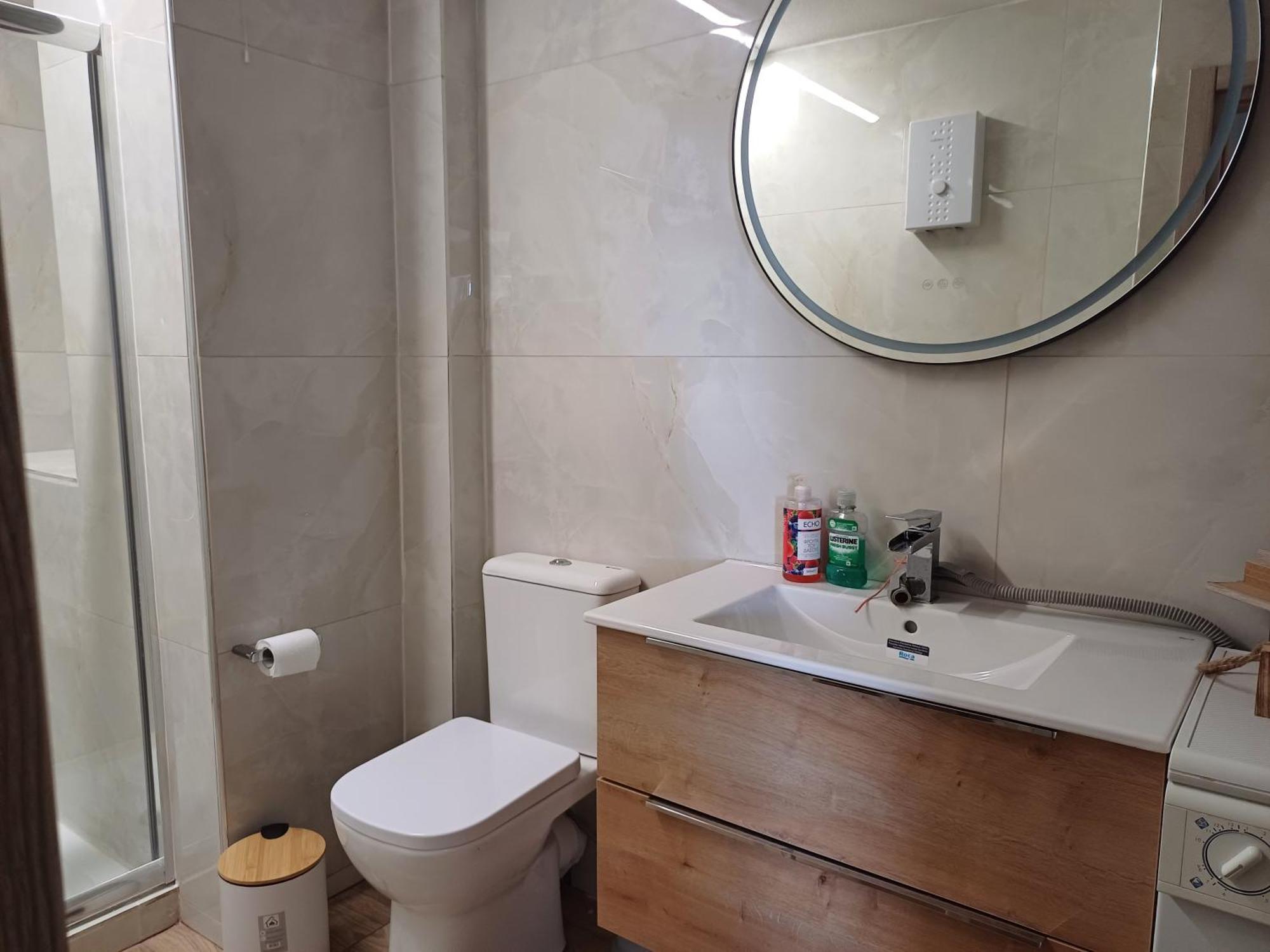 לוטראקי Comfortable Beachfront Apartment מראה חיצוני תמונה
